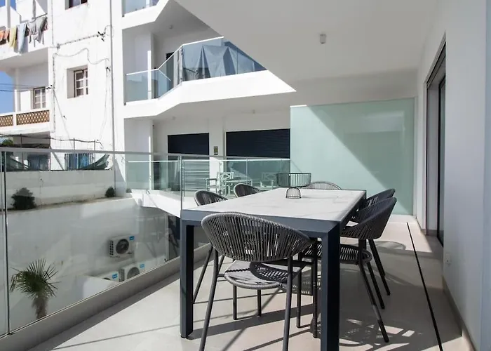 Panoramic E Apartment - Rooftop Pool & Sea View