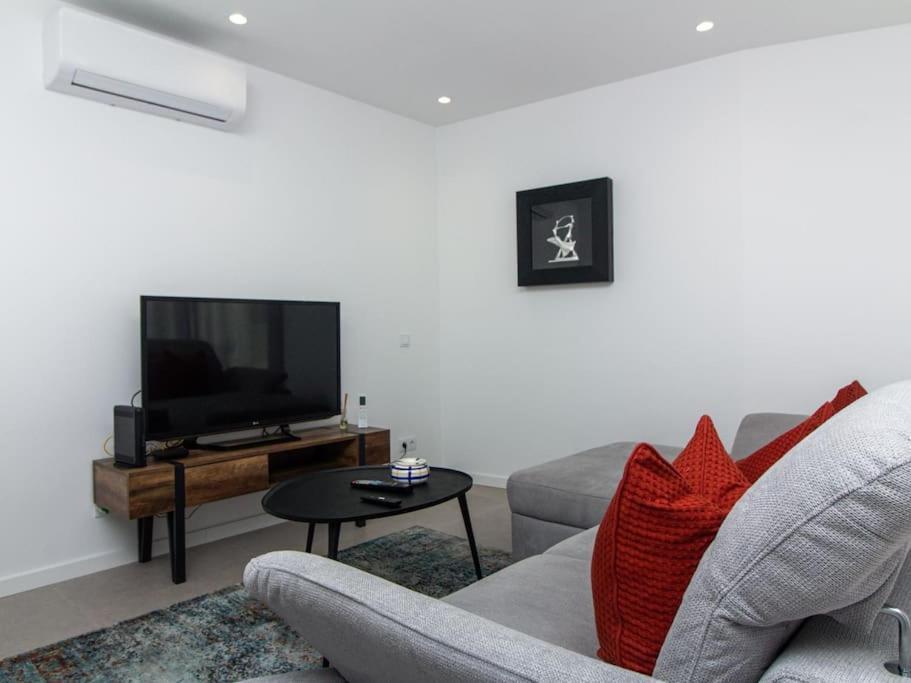Panoramic E - Rooftop Pool & Sea View Apartment